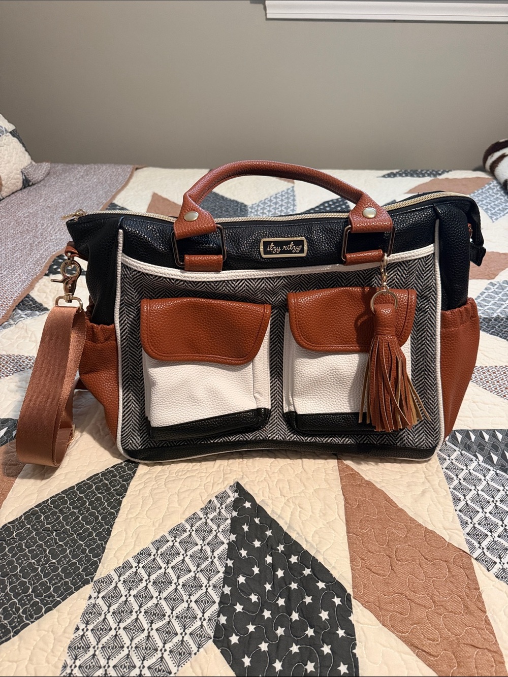 Itzy Ritzy Triple Threat Brown Coffee and Cream Diaper Baby Bag Messenger Tote - Picture 2 of 12